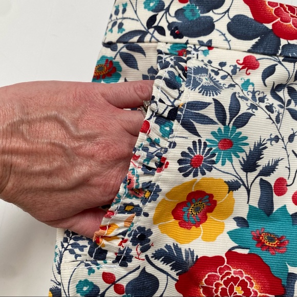 Loft Ruffle Pocket Floral Shorts - Picture 3 of 9